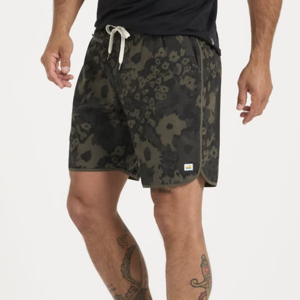 Vuori Banks Shorts Green Oregano Camo Flower Street to Beach Board Shorts Medium